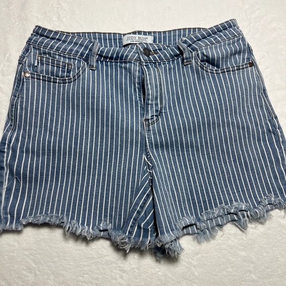 Judy Blue Stripe Cut -Off Shorts - Picture 1 of 6